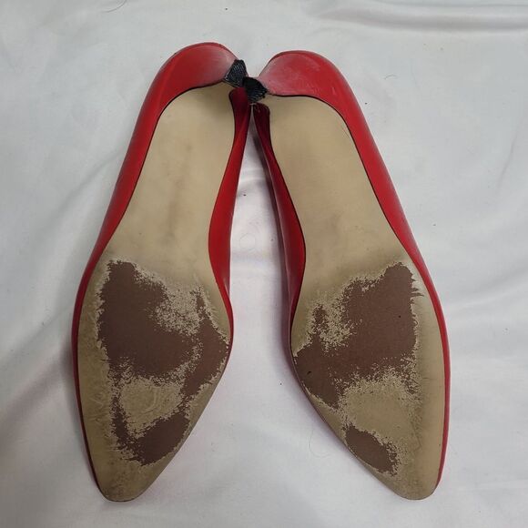 VINTAGE 80s tomato red with‎ broach detail almond toe heels 8.5 - Picture 9 of 12